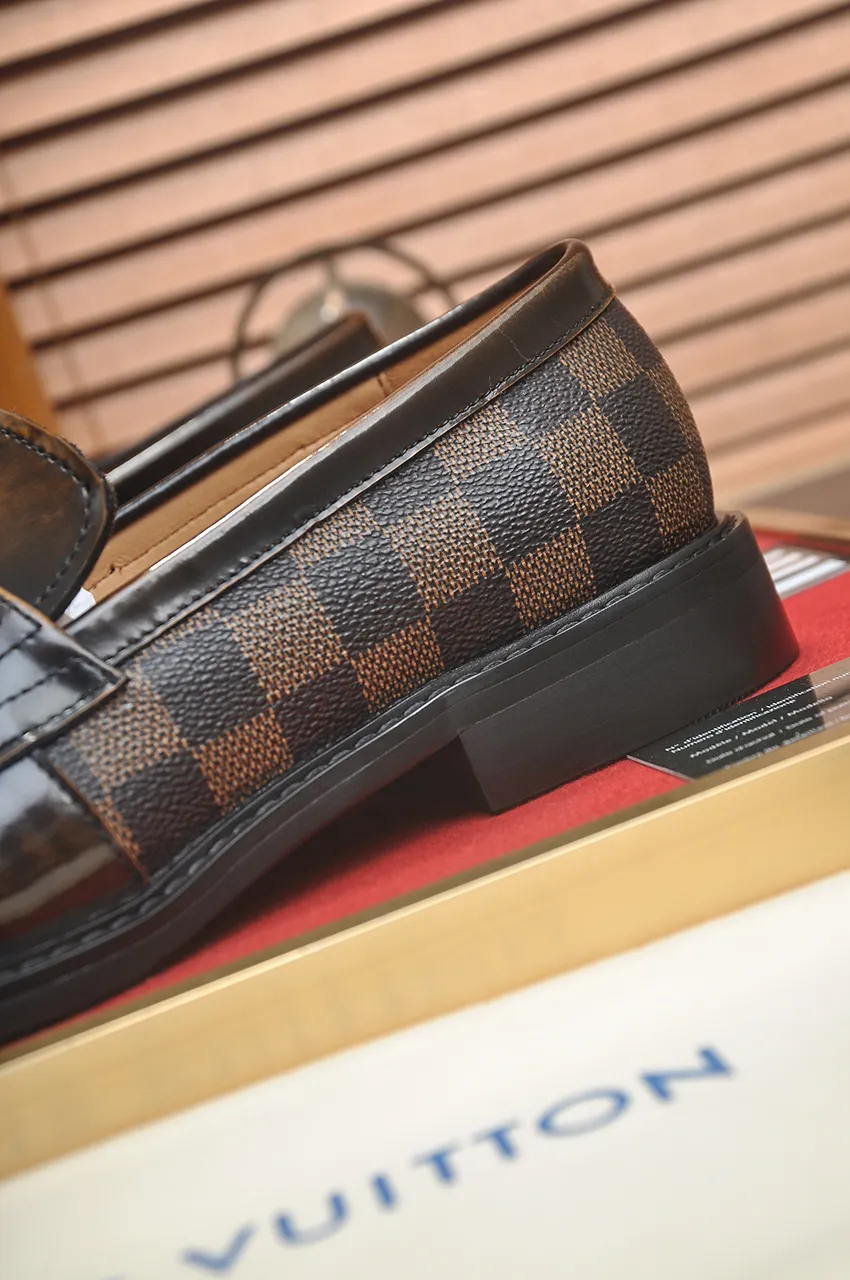 Men's men's shoes 💰460💶 [LV] (original single cowhide lining) 🍀LV's latest genuine leather business suit shoes are launched simultaneously on the official website. The first-layer cowhide imported from Italy is made of heavy gold, 💥1:1 rubber outsole from the official website. Versatile to wear, high-end without losing class, and the color combination is extraordinary. This four-season style is alluring when worn on your feet, showing off your big-name flair. Standard code 38-45 (45 customized)